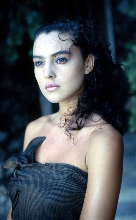 21 Stunning photos of young Monica Bellucci in the 1980s